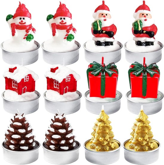 Kerstmis Of Nieuwe Jaarkaart Grappige Sneeuwman Met Het Branden Van Kaars Kegels Giftbox Ballen En Cijfers Aangaande Sneeuw Tegen Image101830167