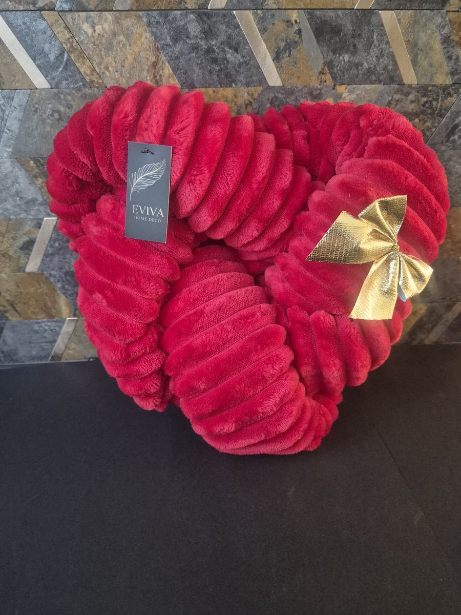Eviva Home Deco Sierkussen 'Everheart Bowtie' - Valentine Red - Hart / Oneindigheidsteken - Luxe Design