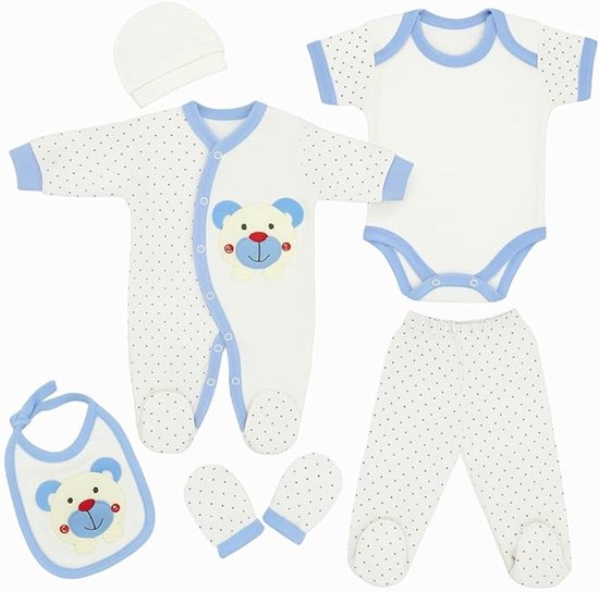Witte babykleding set met blauwe stippen, een romper, broek, muts, slab en wantjes, met teddybeer opdruk.