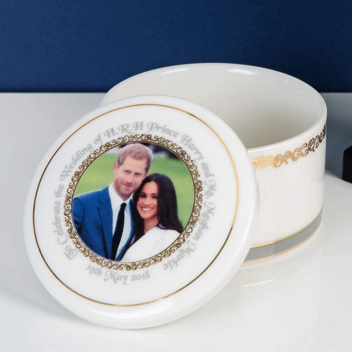 Thema Geschenkdoosje Viering Koninklijk Huwelijk - Porselein en Goud
