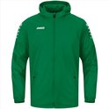 Groene Jako regenjas met capuchon en witte stippen op de mouwen.