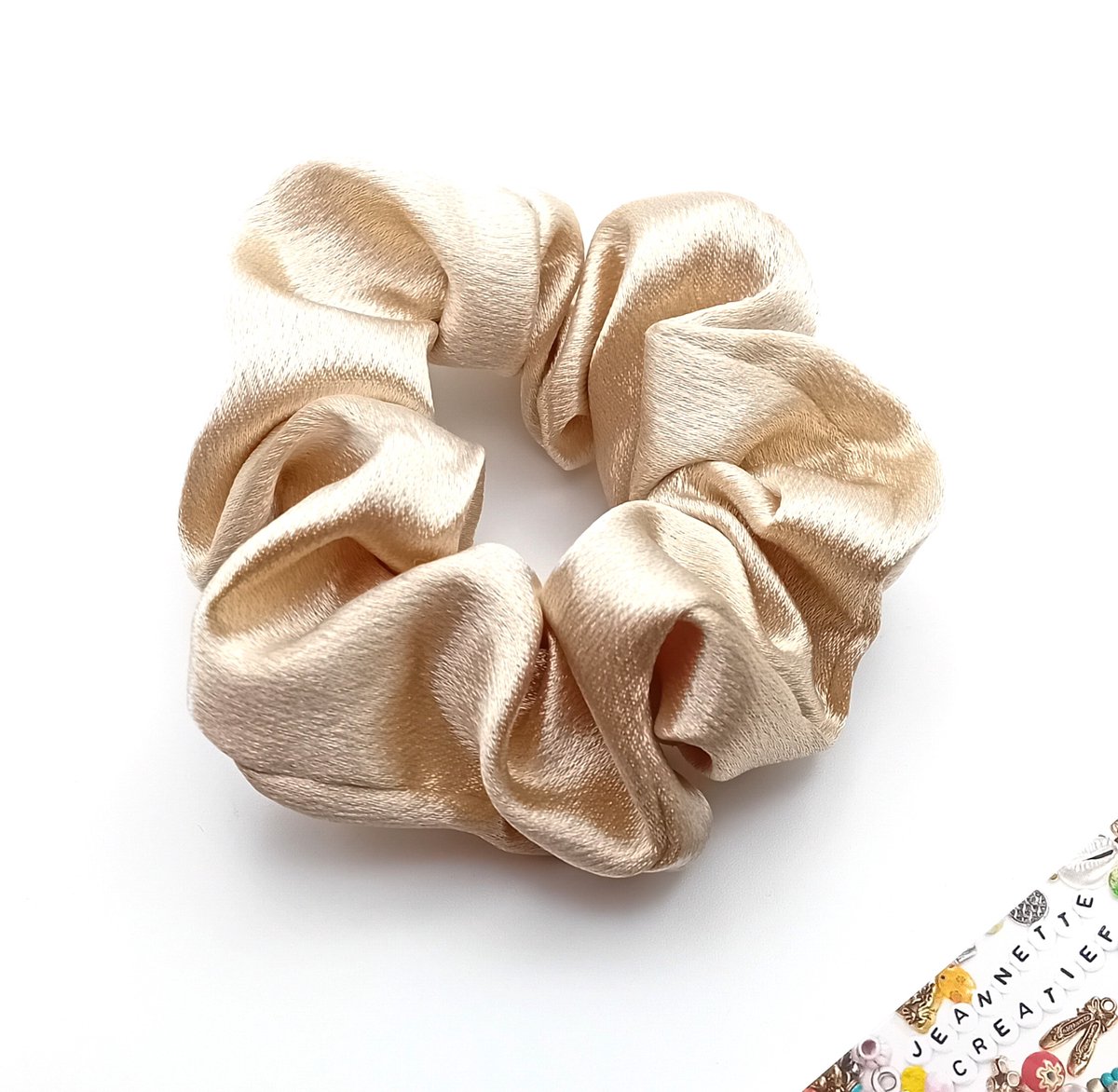 Jeannette-Creatief® - Scrunchie - Beige - Scrunchie - Haarsieraad - Haarelastiek – Scrunchies