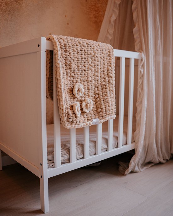 Little Livo Couverture bébé crochetée à la main – Couverture enfant douce – Détail floral – 75 x 75 cm – 100% Microfibre