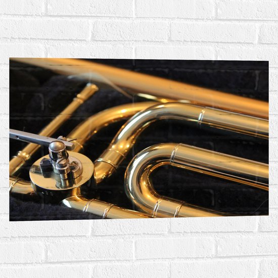 Muursticker - Gouden Details van Blaasinstrument - 75x50 cm Foto op Muursticker
