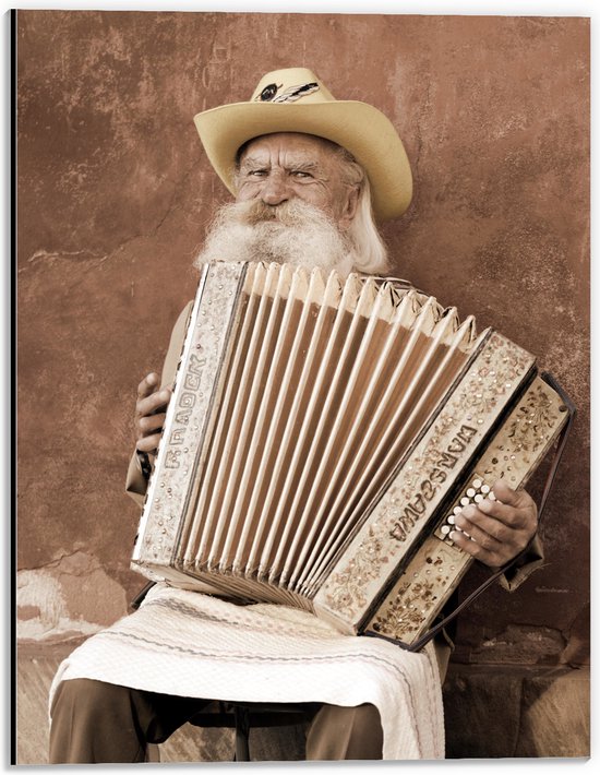 Dibond - Oude Man met Baard Spelend op Accordeon - 30x40 cm Foto op Aluminium (Wanddecoratie van metaal)