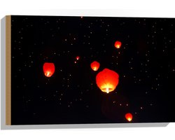 Hout - Brandende Lampionnen Vliegend naar Sterrenhemel - 60x40 cm - 9 mm dik - Foto op Hout (Met Ophangsysteem)