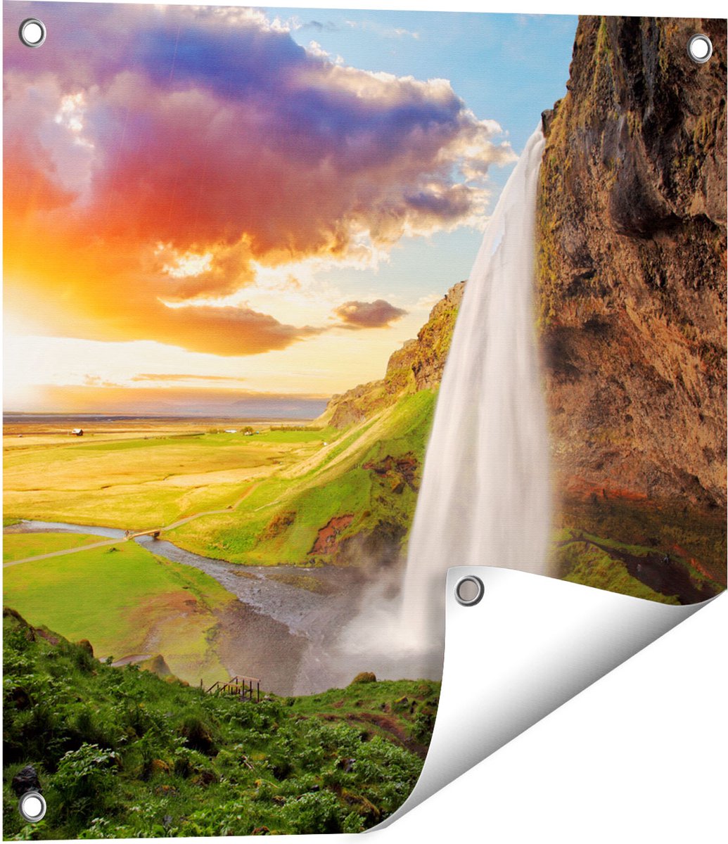 Gards Tuinposter Waterval in IJsland met Zonsondergang - 50x50 cm - Tuindoek - Tuindecoratie - Wanddecoratie buiten - Tuinschilderij Multikleur