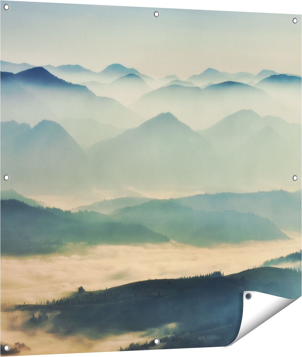 Gards Tuinposter Heuvel Landschap tijdens de Mist - 100x100 cm - Tuindoek - Tuindecoratie - Wanddecoratie buiten - Tuinschilderij Multikleur