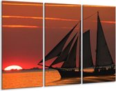 Glasschilderij Zeilboot - Rood, Oranje, Zwart - 120x80cm 3Luik - Foto Op Glas - Geen Acrylglas Schilderij - GroepArt 6000+ Glas Art Collectie - Maatwerk Mogelijk