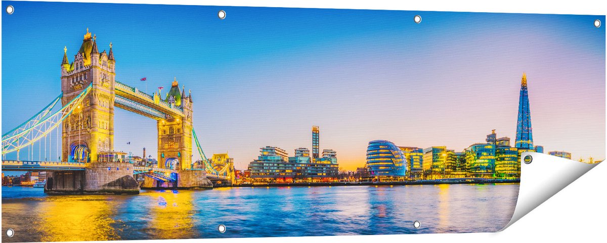 Gards Tuinposter Tower Bridge in Londen met Verlichting - 150x50 cm - Tuindoek - Tuindecoratie - Wanddecoratie buiten - Tuinschilderij Multikleur
