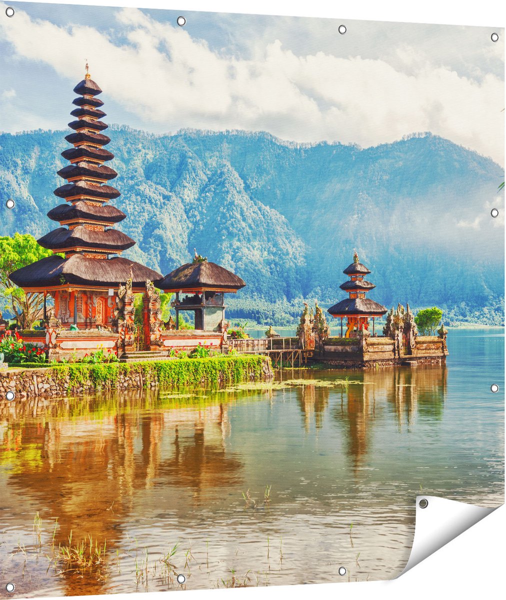 Gards Tuinposter Pura Tempel in Bali op het meer Beratan - 110x110 cm - Tuindoek - Tuindecoratie - Wanddecoratie buiten - Tuinschilderij Multikleur