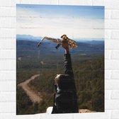 Muursticker - Man met Trompet aan de Rand van Cliff met Uitzicht - 60x80 cm Foto op Muursticker
