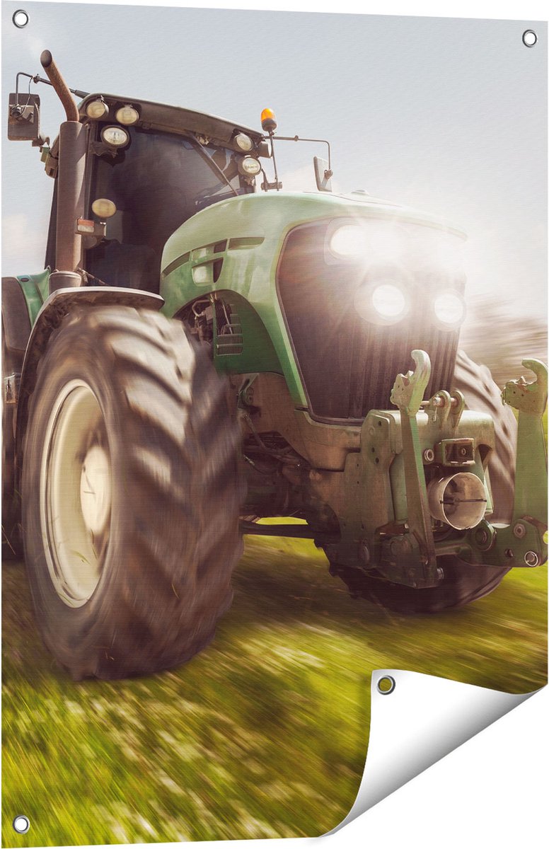 Gards Tuinposter Tractor op het Gras - Trekker - 60x80 cm - Tuindoek - Tuindecoratie - Wanddecoratie buiten - Tuinschilderij Multikleur