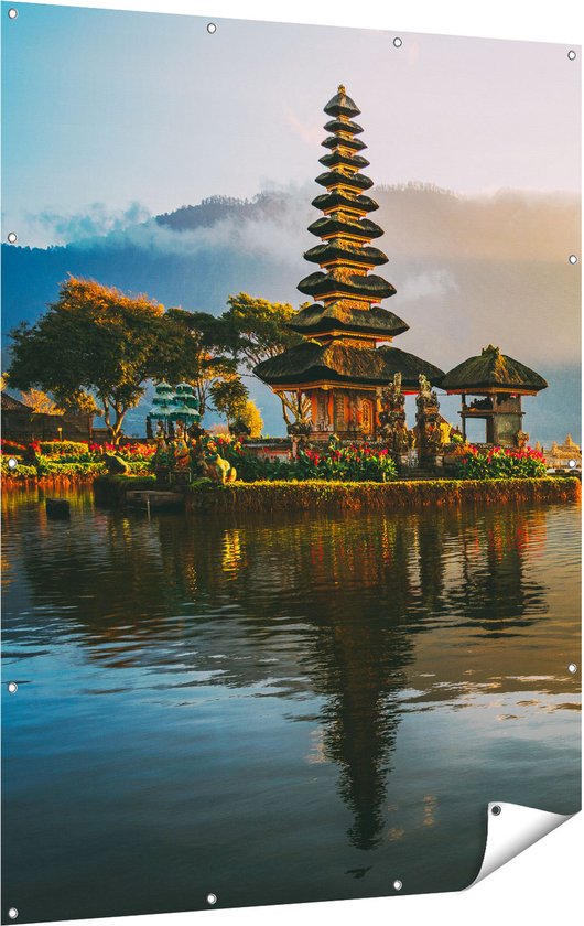 Gards Tuinposter Pura Tempel in Bali op het Meer Beratan - 120x160 cm - Tuindoek - Tuindecoratie - Wanddecoratie buiten - Tuinschilderij