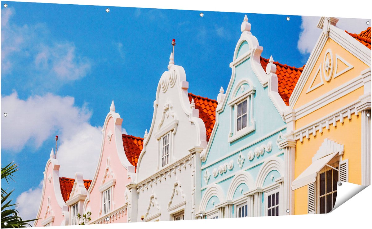 Gards Tuinposter Aruba Kleurrijke Huisjes - Nederlandse Antillen - 200x100 cm - Tuindoek - Tuindecoratie - Wanddecoratie buiten - Tuinschilderij Multikleur