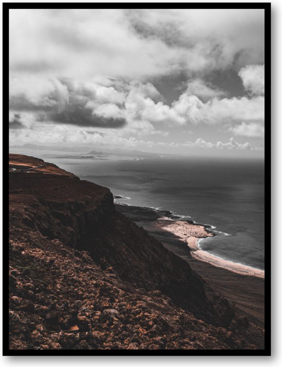 Kust met wolken - Lanzarote - Fotoposter 30x40 met Lijst