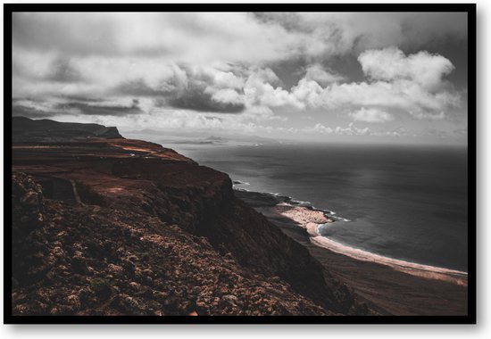 Kust met wolken - Lanzarote - Fotoposter 60x40 met Lijst