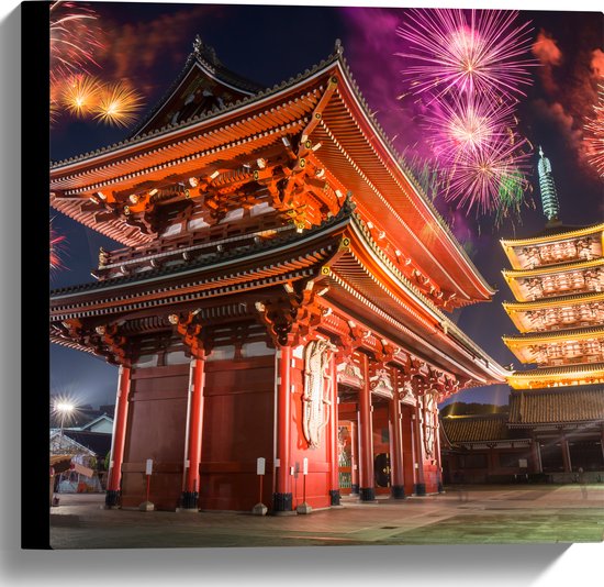 Canvas - Japanse Tempel omringd door Verschillende Kleuren Vuurwerkpijlen - 40x40 cm Foto op Canvas Schilderij (Wanddecoratie op Canvas)