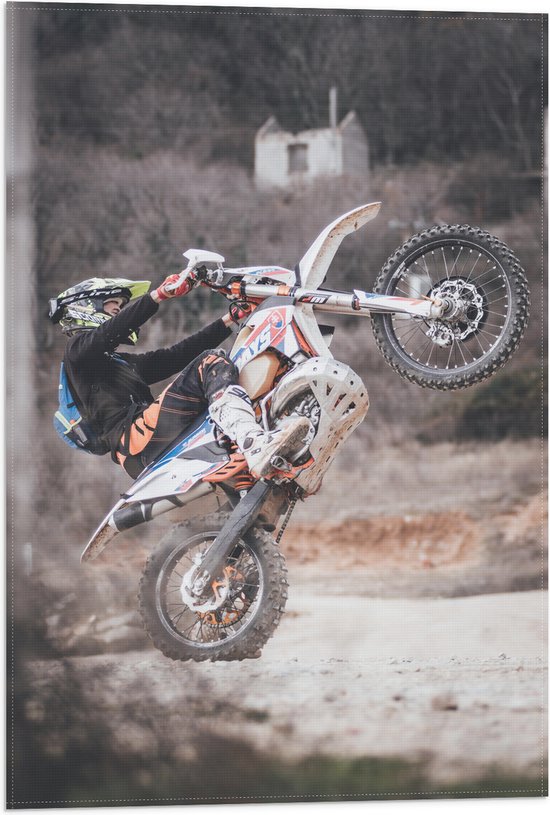 Vlag - Man Stuntend op Motor op Motorcross Parcour - 40x60 cm Foto op Polyester Vlag