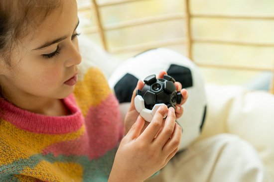 SmartGames Plug & Play Ball - 3D Voetbal Puzzel & Fidget Toy - Compact Logisch Denkspel - IQ Breinbreker - Vanaf 6 Jaar