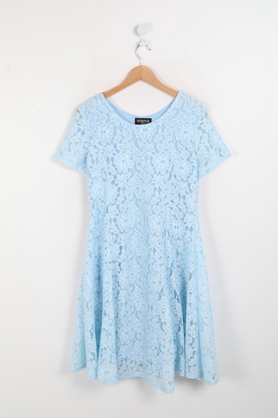 Magnifique robe bleue en kanten à motif fleuri pour les grandes tailles - taille 44