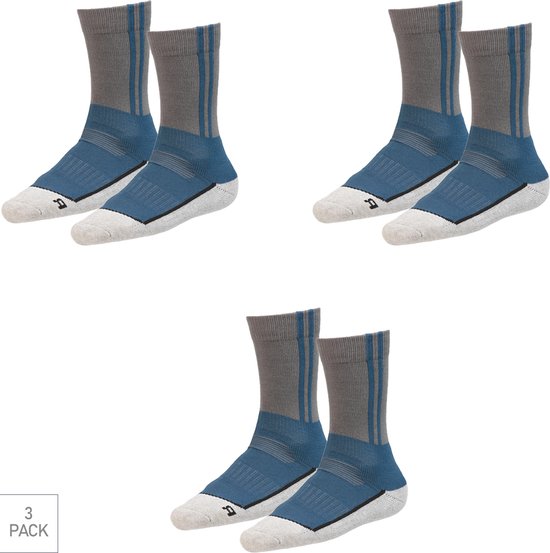 Drie paar grijze werksokken met blauw accent en drievoudige strepen.