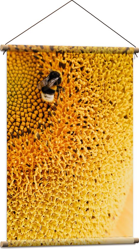 Textielposter - Bij Nectar Drinkend uit Gele Bloem - 60x90 cm Foto op Textiel