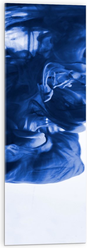 Acrylglas - Blauwe Abstracte Rook tegen Witte Achtergrond - 30x90 cm Foto op Acrylglas (Met Ophangsysteem)