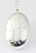 Groot ovaal bewerkt zilveren medaillon