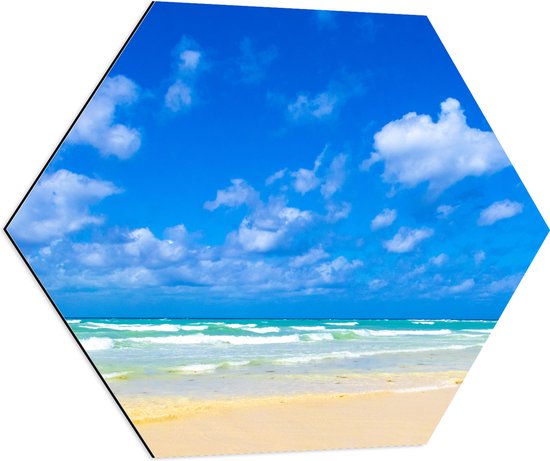 Dibond Hexagon - Schapenwolkjes boven Kalme Zee bij het Strand - 70x60.9 cm Foto op Hexagon (Met Ophangsysteem)