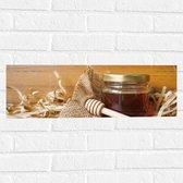 Muursticker - Potje Verse Honing met Houten Honinglepel - 60x20 cm Foto op Muursticker