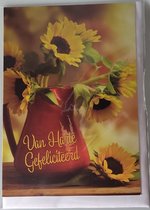 Van harte gefeliciteerd met je verjaardag! Een bijzondere kaart met diverse zonnebloemen in een vaas! Een mooie kaart om te geven bij een verjaardag. Een dubbele wenskaart inclusief envelop en in folie verpakt.