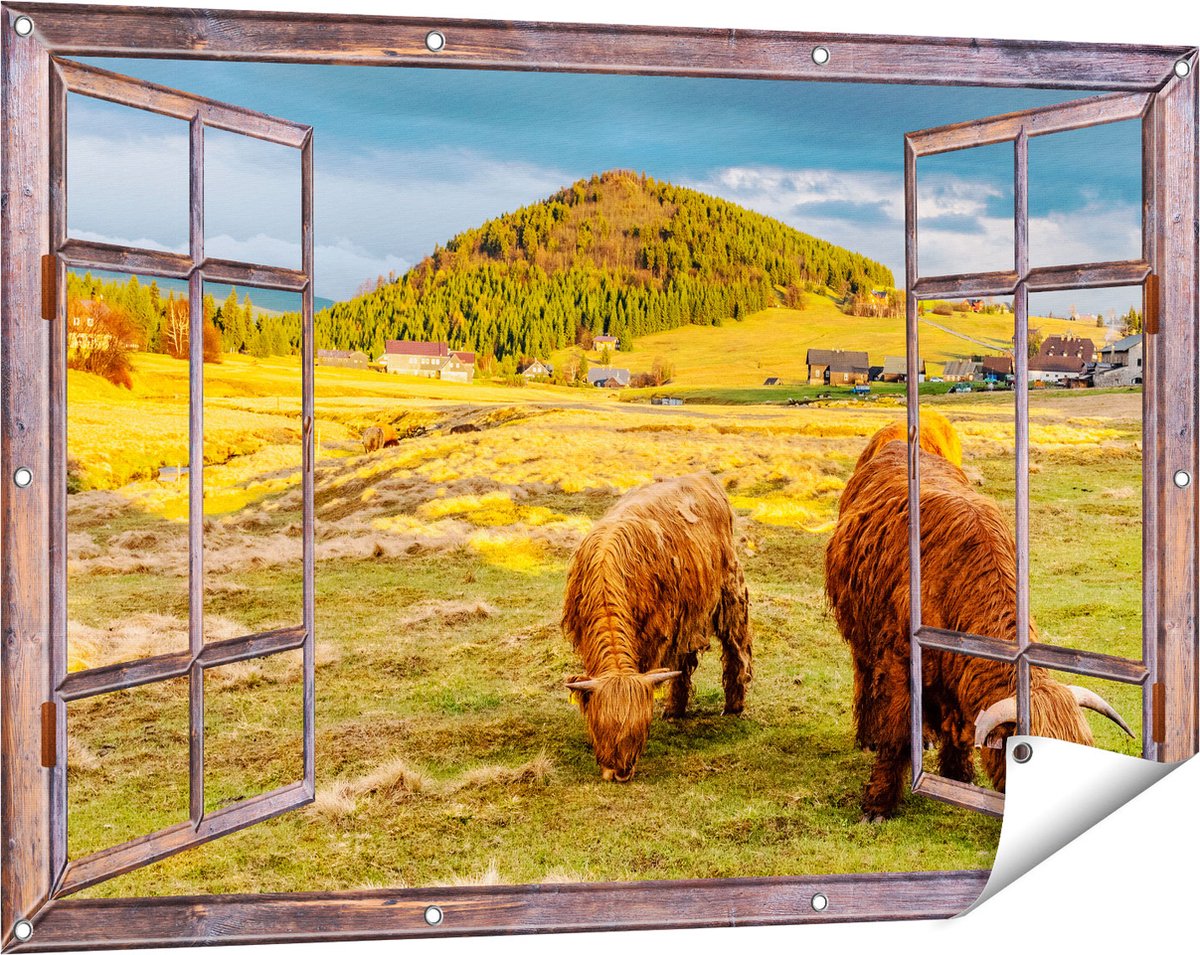 Gards Tuinposter Doorkijk Twee Schotse Hooglanders bij een Dorp - 120x80 cm - Tuindoek - Tuindecoratie - Wanddecoratie buiten - Tuinschilderij Bruin