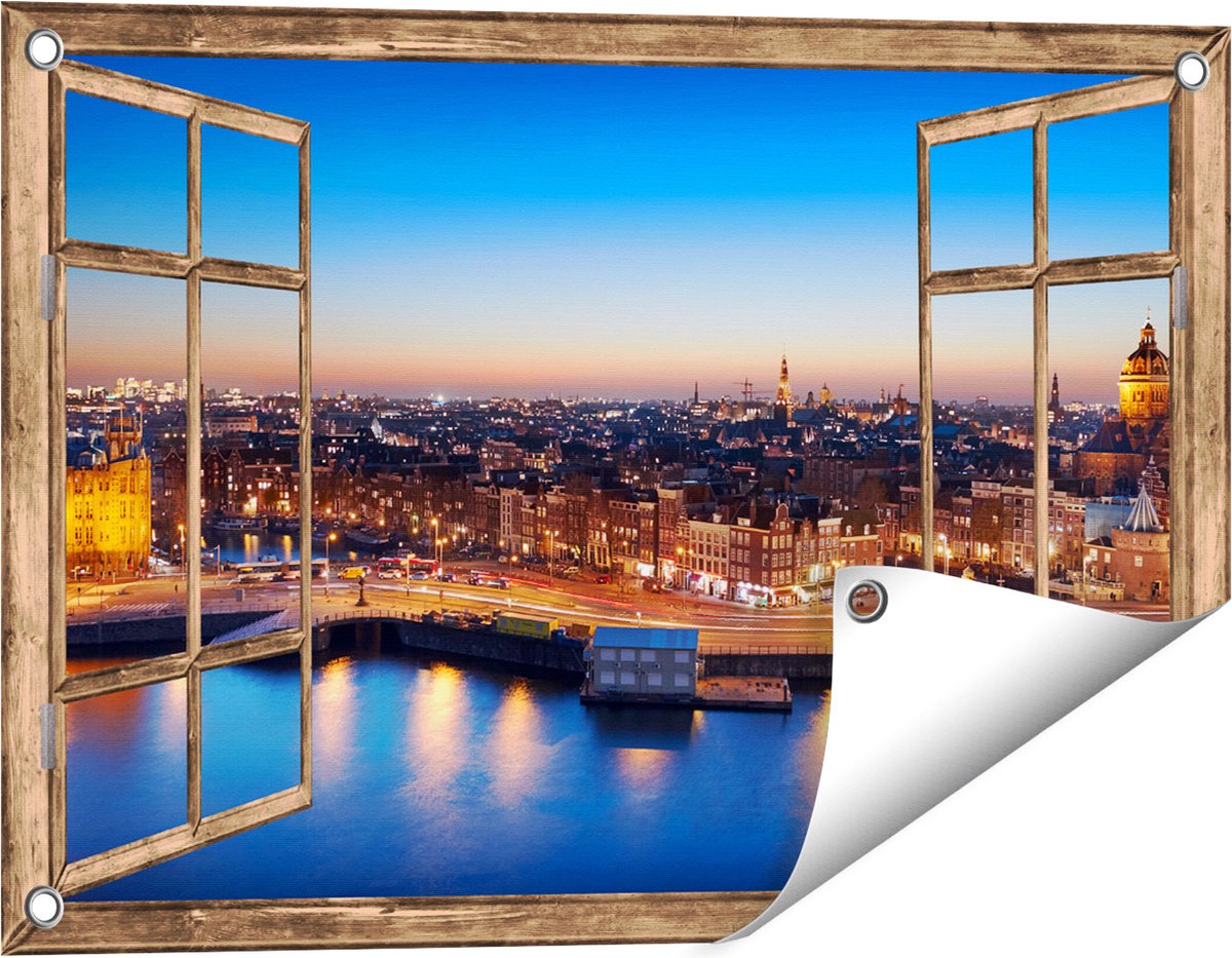 Gards Tuinposter Doorkijk Amsterdam Centrum in de Nacht - 60x40 cm - Tuindoek - Tuindecoratie - Wanddecoratie buiten - Tuinschilderij licht bruin