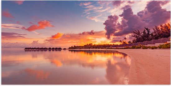 Poster Glanzend – Zonsopkomst bij Luxe Vakantieverblijven op de Maledieven - 100x50 cm Foto op Posterpapier met Glanzende Afwerking