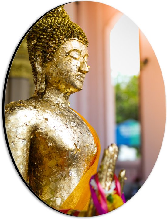 Dibond Ovaal - Zijaanzicht van Goudkleurige Boeddha - 21x28 cm Foto op Ovaal (Met Ophangsysteem)