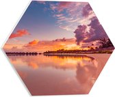 PVC Schuimplaat Hexagon - Zonsopkomst bij Luxe Vakantieverblijven op de Maledieven - 40x34.8 cm Foto op Hexagon (Met Ophangsysteem)