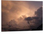Dibond - Zon achter Donkere Regenwolken - 100x75 cm Foto op Aluminium (Wanddecoratie van metaal)