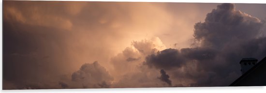 Dibond - Zon achter Donkere Regenwolken - 120x40 cm Foto op Aluminium (Wanddecoratie van metaal)