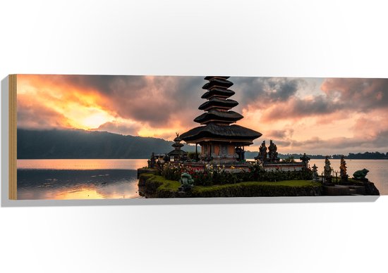 Hout - Zonsopkomst bij Pura Ulun Danu Bratan Tempel, Indonesië - 90x30 cm - 9 mm dik - Foto op Hout (Met Ophangsysteem)