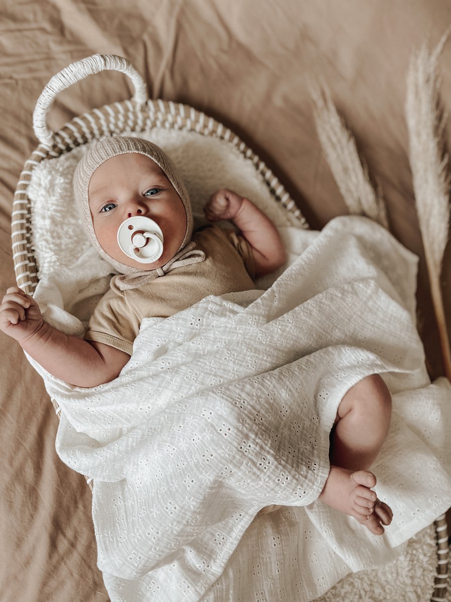 Swaddle xl 120x120 cm - ecru - broderie - baby - hydrofiele doek natural - babyuitzet
