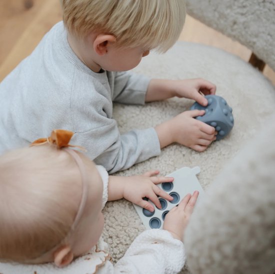 Mushie Bijtspeeltje Dice Press Toy - Tradewinds / Stones van Mushie — afbeelding 3