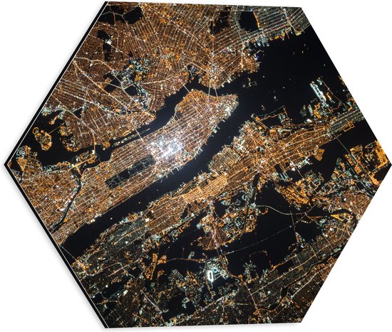 Dibond Hexagon - Sattelliet Foto van Verlichte Stad - 40x34.8 cm Foto op Hexagon (Met Ophangsysteem)