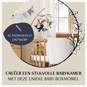 Scandinavisch ontwerp. Creëer een stijlvolle babykamer met deze unieke baby boxmobiel met dieren.