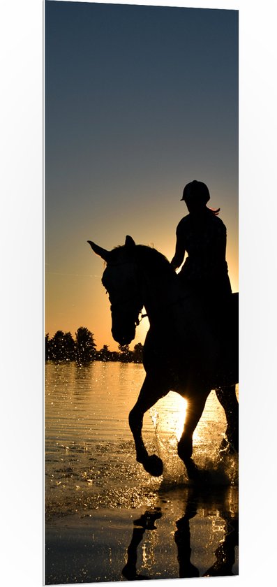 PVC Schuimplaat- Silhouet van Ruiter op Paard rennend door Zeewater - 50x150 cm Foto op PVC Schuimplaat