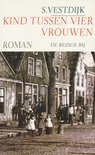 KIND TUSSEN VIER VROUWEN