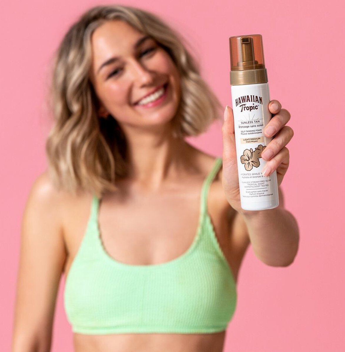 Hawaiian Tropic Sunless Tan Foam Light/Medium 200ml bol