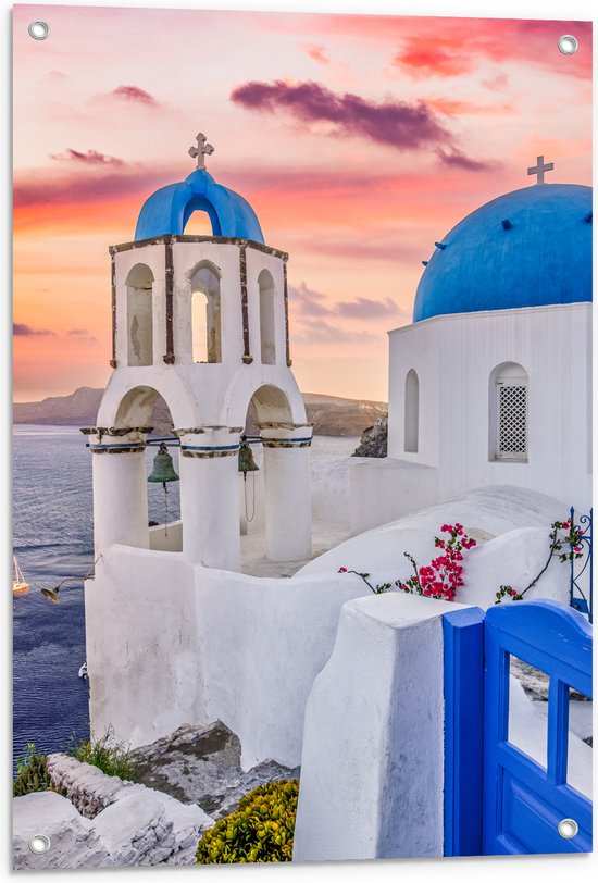 Tuinposter – Traditionele Torentjes met Blauwe Details aan de Kust van Santorini - 60x90 cm Foto op Tuinposter (wanddecoratie voor buiten en binnen)