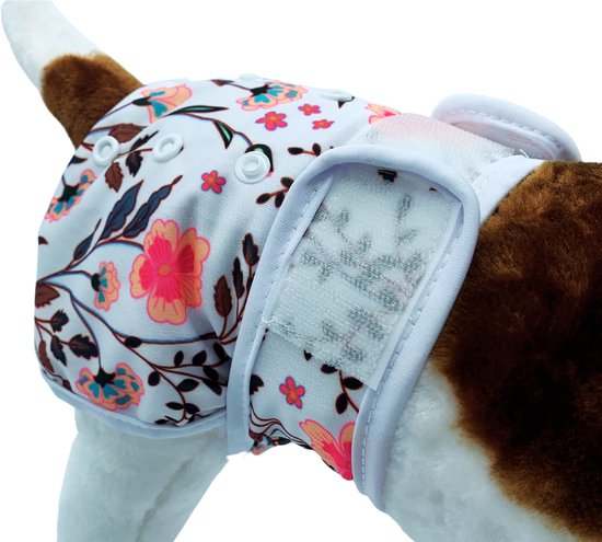 Close-up van een witte hondenluier met bloemenprint en klittenbandsluiting.