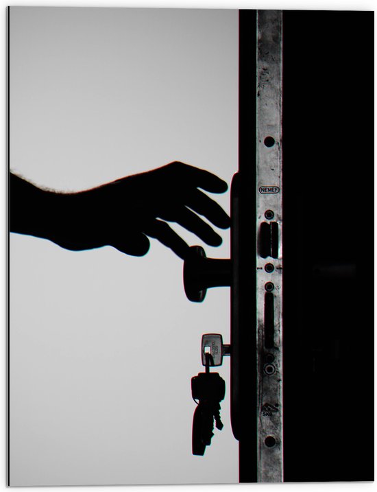 Dibond - Voordeur met Sleutels in het Slot (Zwart - wit) - 60x80 cm Foto op Aluminium (Met Ophangsysteem)